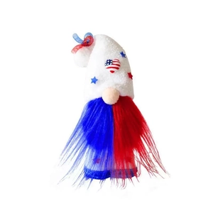 Gnome patriotique du Jour de l'Indépendance USA avec chapeau étoilé et jambes rayées