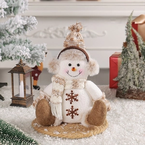 Poupée bonhomme de neige de Noël en peluche avec bonnet tricoté marron et décor de neige
