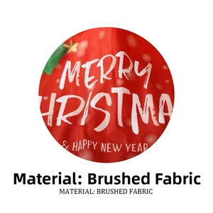 Détail de décoration de Noël en tissu brossé rouge avec lettrage Merry Christmas