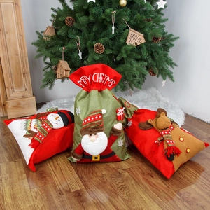 Trois grands sacs cadeaux de Noël avec motifs 3D du Père Noël, Bonhomme de neige et Renne