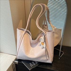 Large Capacity Synthetic Leather Tote Bag With Crinkled Texture For Women Simple Casual Shoulder Underarm Bag With Pony Charm