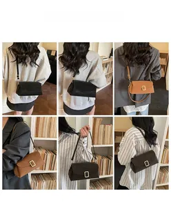 Vue détaillée de sacs bandoulière carrés avec boucle en métal doré en trois coloris
