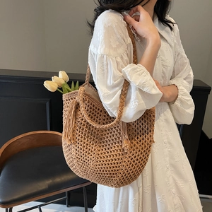 Grand sac fourre-tout en paille tissé à la main avec franges pour la plage