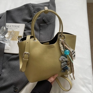 Sac Seau en Cuir PU pour Femmes Sac Bandoulière Minimaliste Avec Pendentif Sac à Main Polyvalent Quotidien pour Femmes