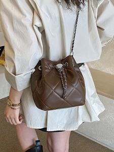 Chic brown quilted chain bucket bag with diamond lattice pattern for women