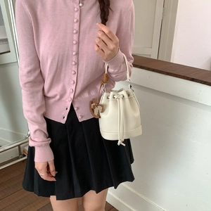 Creamy white drawstring bucket bag with horse charm, elegant lychee texture crossbody bag