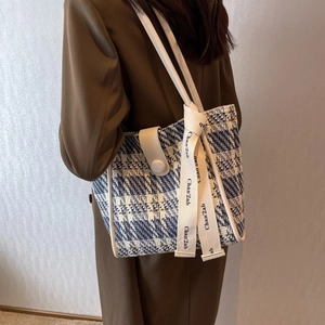 Fashionable tweed tote bag in blue and white with premium leather strap for winter
