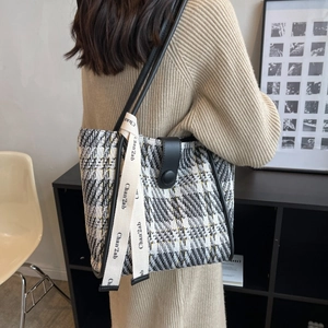 Large capacity canvas tote bag with black and white plaid pattern and leather straps