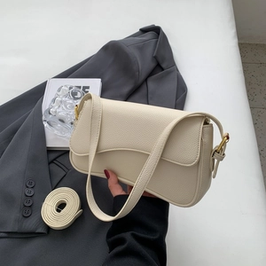 Elegante borsa a tracolla in pelle beige con motivo litchi e dettagli in metallo dorato