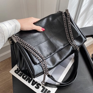 Grand Sac à Épaule avec Chaîne Matelassé pour Femmes Sac à Bandoulière Minimaliste en Cuir PU Sac à Main de Navette Carré pour Femme