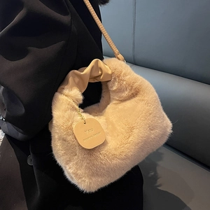 Sac à main élégant en peluche abricot avec poignée en cuir froncé et bandoulière chaîne