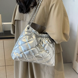 Women's Quilted Rhombic Bucket Bag Large Capacity Metallic Silver Chain Shoulder Bag Soft Cloud Crossbody Bag Casual Tote Bag