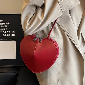 Elegante borsa a tracolla a forma di cuore rosso in pelle con doppia cerniera donna
