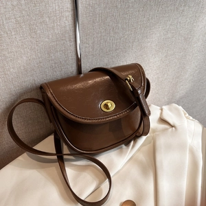 Women Vintage PU Leather Saddle Crossbody Bag With Golden Metallic Twist Lock Adjustable Strap Fashion Simple Shoulder Handbag