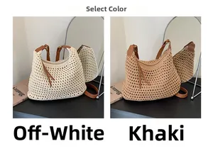 Détail de sacs fourre-tout tressés en blanc cassé et kaki avec anses en cuir marron
