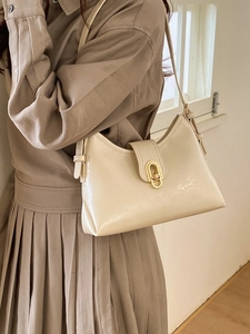 Retro cream white leather shoulder bag with vintage gold oval lock and sleek chain strap