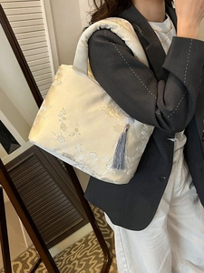 Elegant Chinese style floral jacquard tote bag with silk tassel for women's commuting