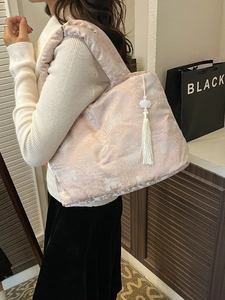 Pink jacquard tote bag with traditional Chinese embroidery and tassel detail