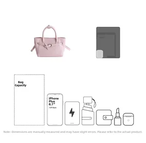 Détail de la capacité du sac rose montrant smartphone, parapluie et objets essentiels