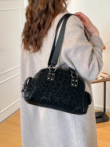 Sac à épaule chic imprimé léopard noir avec clous argentés et style Boston rétro