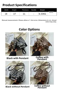 Dimensions détaillées du sac seau tissé à damier avec charmant pendentif lapin