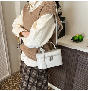 Detail of white vanity box bag featuring silver zippers and elegant MISSGE BAGS logo