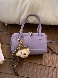 Sac à Épaule Vintage Boston pour Femmes Petit Cuir PU Sac Oreiller Sac à Main Avec Pendentif Ours en Peluche Chaîne Sac Casual