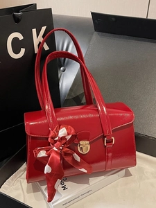 Sac à Épaule Femme Vintage en Cuir Verni Sac Cabas Brillant Avec Foulard en Satin Imprimé Cœur Sac à Main Rétro Élégant Mariage