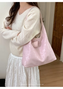 Close-up of the light pink tote bag featuring CHIC KANC Paris embossed text detail