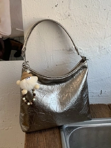 Borsa a Tracolla in Pelle PU Retrò Increspata Borsa Hobo Grande Capacità con Ciondolo per Donna Borsa Tote Casual Quotidiana