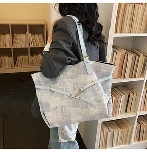Detailed view of large vintage tote bag featuring blue oil painting pattern and golden hardware