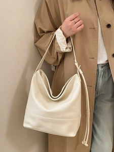 Minimalist cream white large capacity faux leather tote bag with elegant shoulder strap