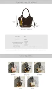 Détail du sac seau vintage en similicuir plissé avec accessoire charm perles colorées
