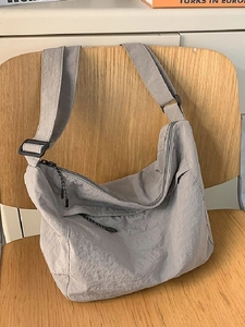 Women Large Capacity Nylon Crossbody Bag Casual Dumpling Shoulder Bag Adjustable Wide Strap Waterproof Messenger Bag Travel