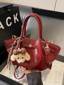 Sac Seau Rétro en Cuir Synthétique Grande Capacité pour Femmes Sac à Épaule Tendance Avec Coutures et Décor de Pendentif