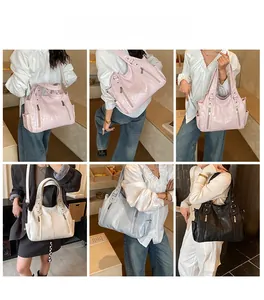 Grand sac cabas en cuir PU en plusieurs couleurs porté par un mannequin de différentes façons