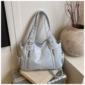 Grand sac fourre-tout bleu clair avec double poignées et détails de fermeture éclair en métal