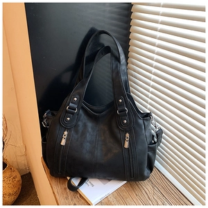 Détail du sac cabas vintage noir en similicuir avec fermetures éclair argentées