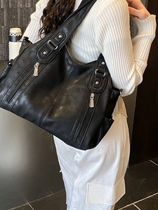Grand sac cabas noir classique en cuir synthétique avec détails argentés pour femmes