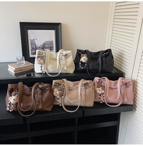 Detailed display of five color options for this large capacity lychee pattern tote bag