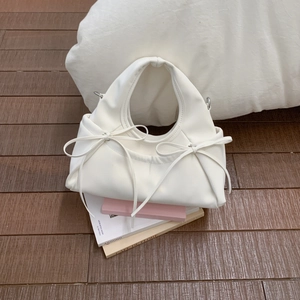 Borsa a tracolla avorio plissettata con fiocchi in morbida ecopelle dallo stile chic