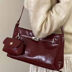 Retro weinrote Lackleder Eimertasche mit silbernem Verschluss für den täglichen Pendelverkehr