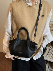 Elegante schwarze Handtasche aus genarbtem Leder mit goldener Hardware für die Arbeit