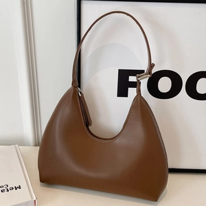 Sac hobo demi-lune marron classique en cuir lisse avec bandoulière réglable argentée