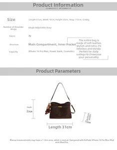Vue détaillée du sac cabas marron avec dimensions et pendentif ours en peluche