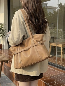 Retro caramel brown leather tote bag for women with stylish metal buckle and large capacity