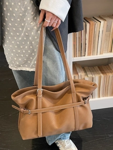 Vintage brown large capacity tote bag with contrast stitching and decorative buckle straps