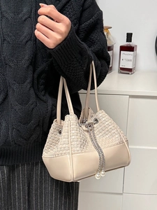 Chic woven chain bucket bag in beige with pearl drawstring and smooth leather base