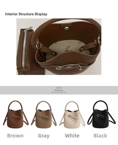Détail du sac seau en cuir litchi montrant la pochette interne et la bandoulière