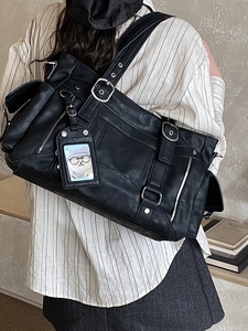 Grande borsa tote nera stile retro utility con fibbie metalliche e trama in ecopelle PU